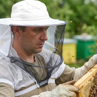 Klobouk včelařský s přetažením přes ruce